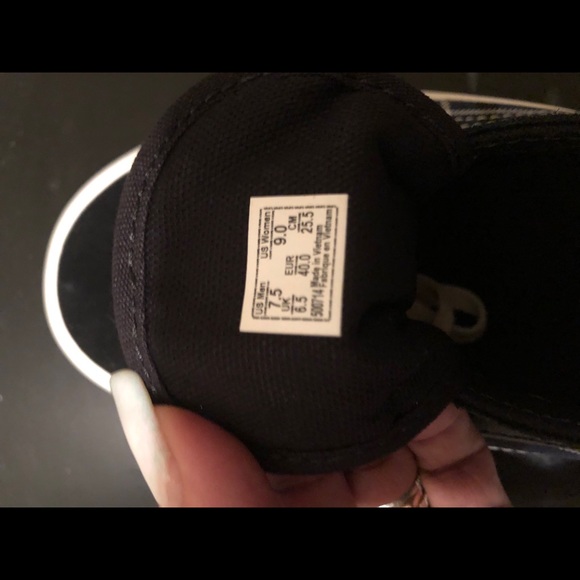 Vans - Picture 3 of 3